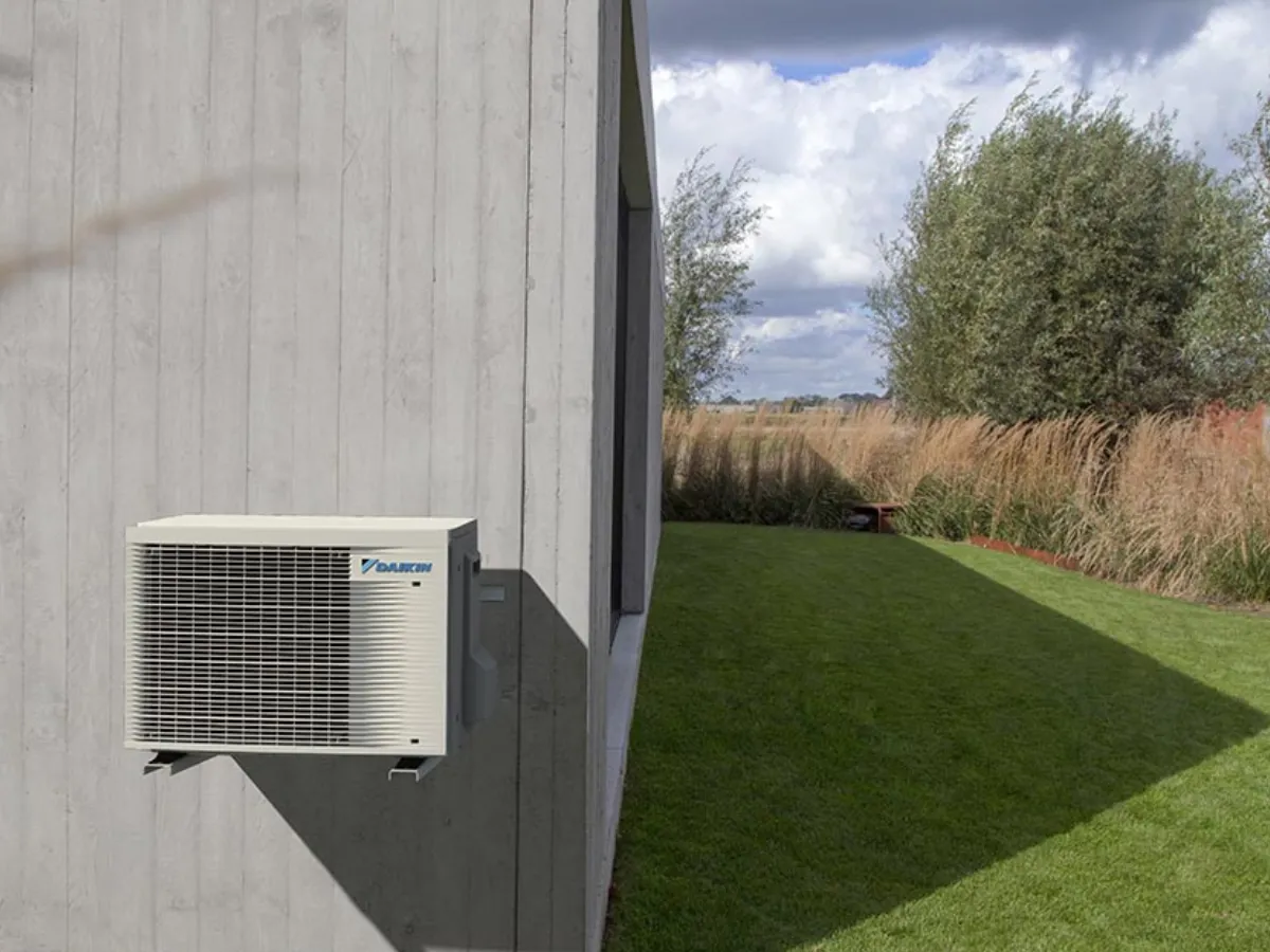 Кондиционер DAIKIN Inverter R32 EMURA FTXJ50AW+RXJ50A R32 A+++ (белый)